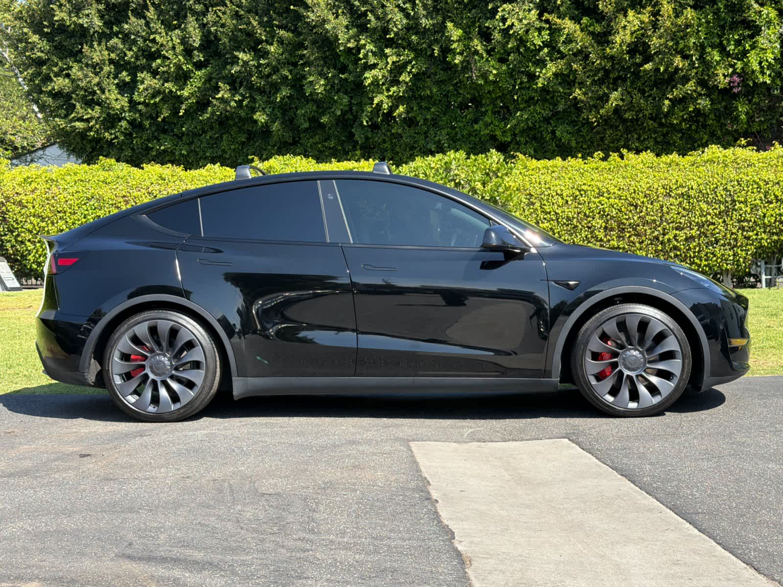 2025 Tesla Model Y Performance