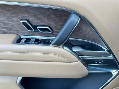 2025 Land Rover Range Rover SE