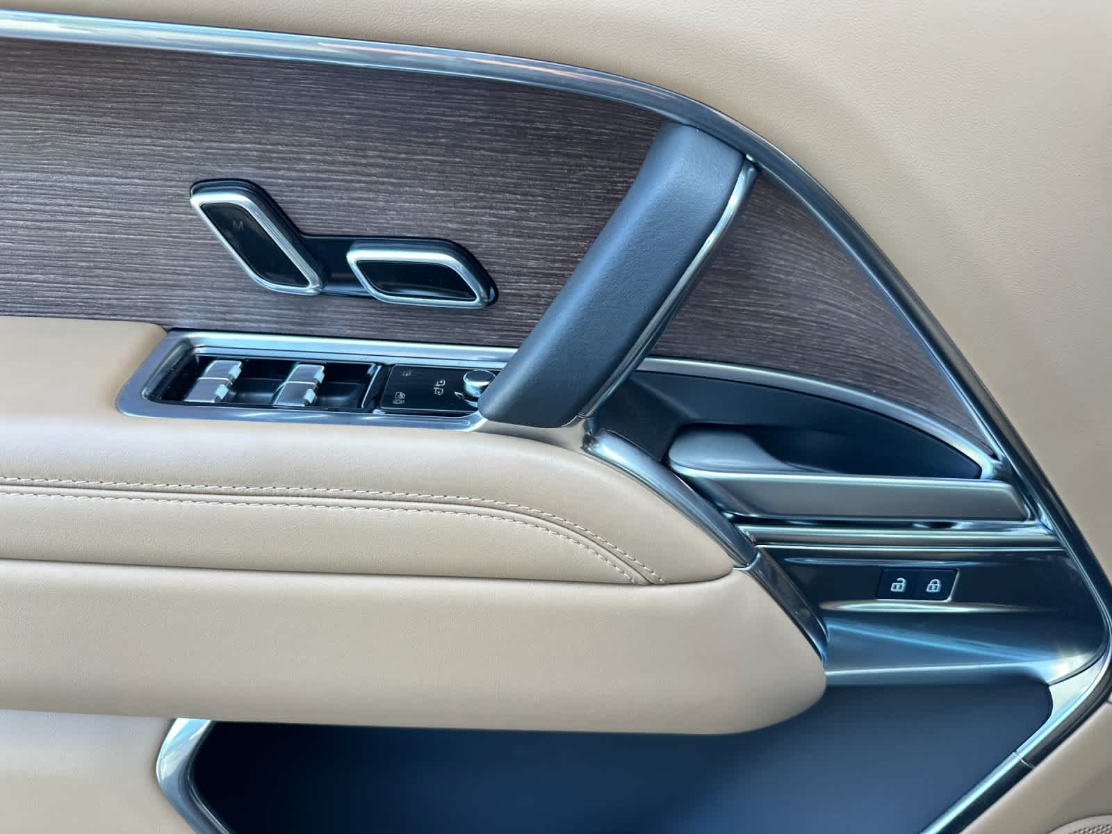 2025 Land Rover Range Rover SE