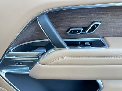 2025 Land Rover Range Rover SE