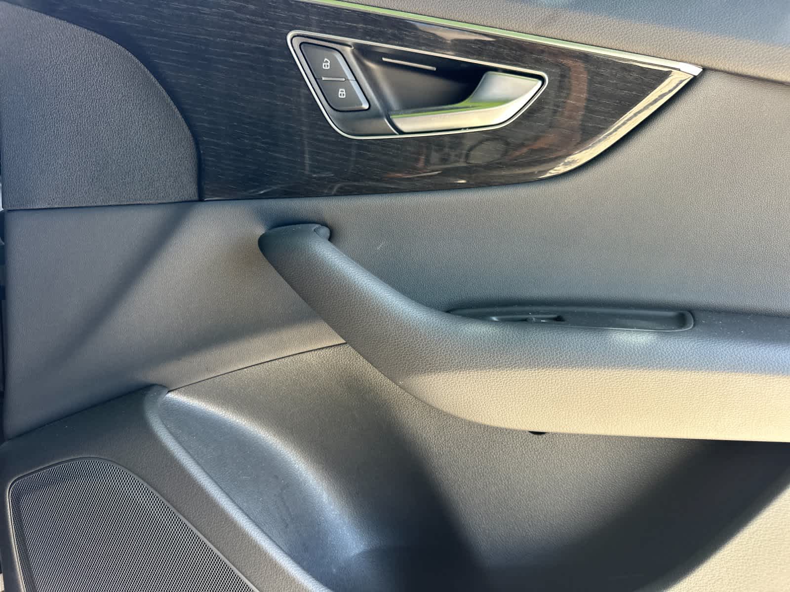 2025 Audi Q8 Premium