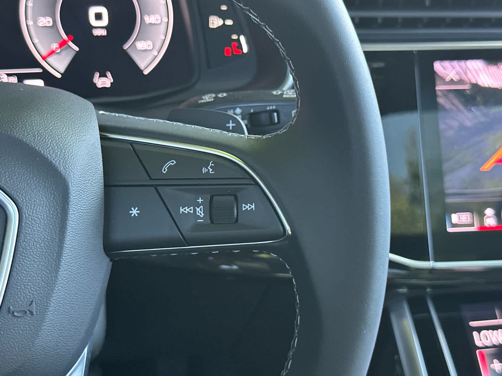 2025 Audi Q8 Premium