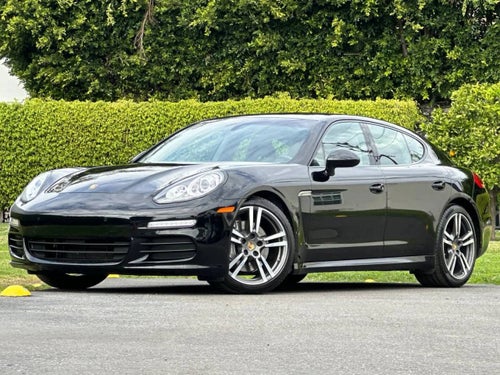 2015 Porsche Panamera 4dr HB