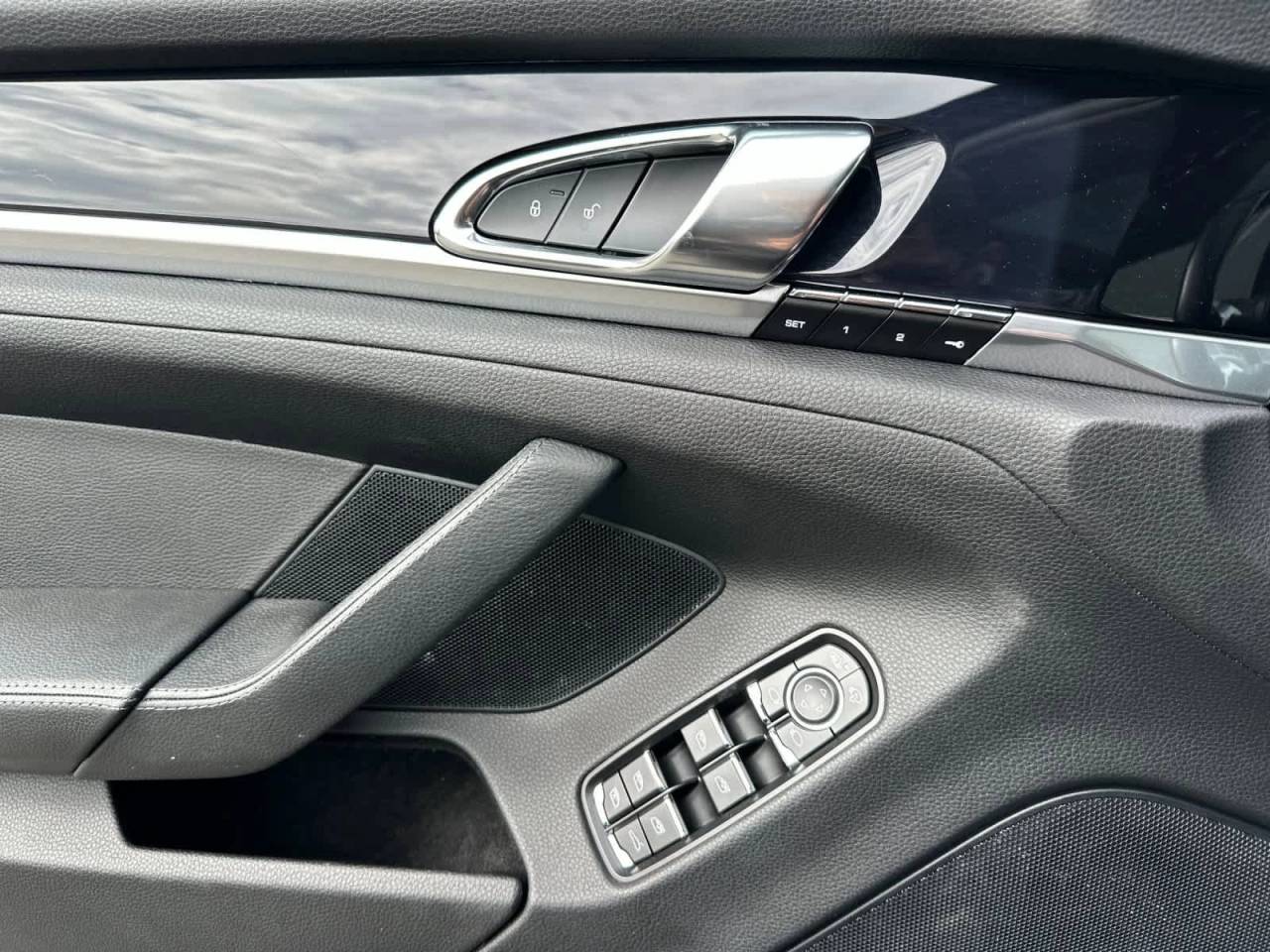 2015 Porsche Panamera 4dr HB