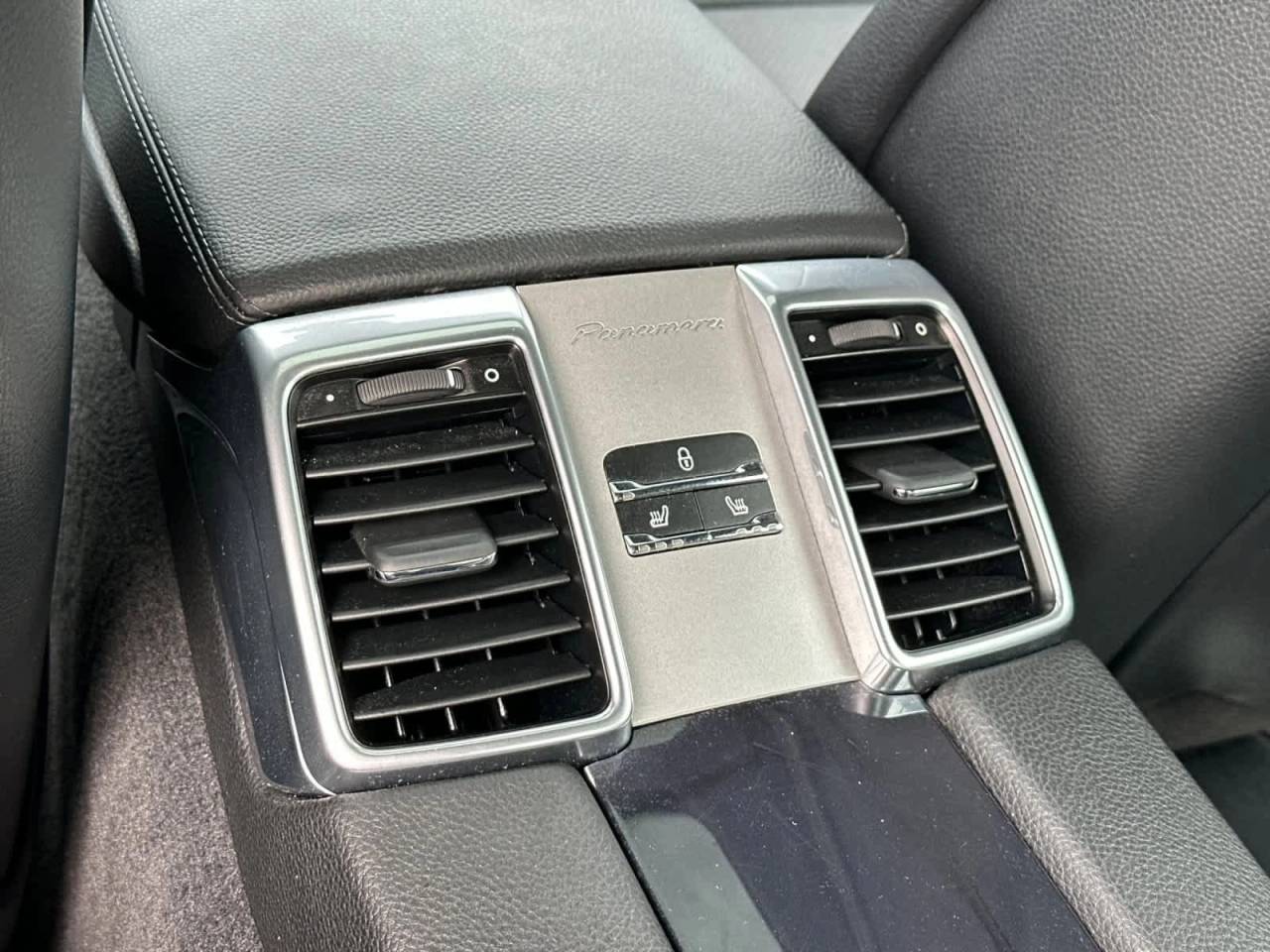 2015 Porsche Panamera 4dr HB