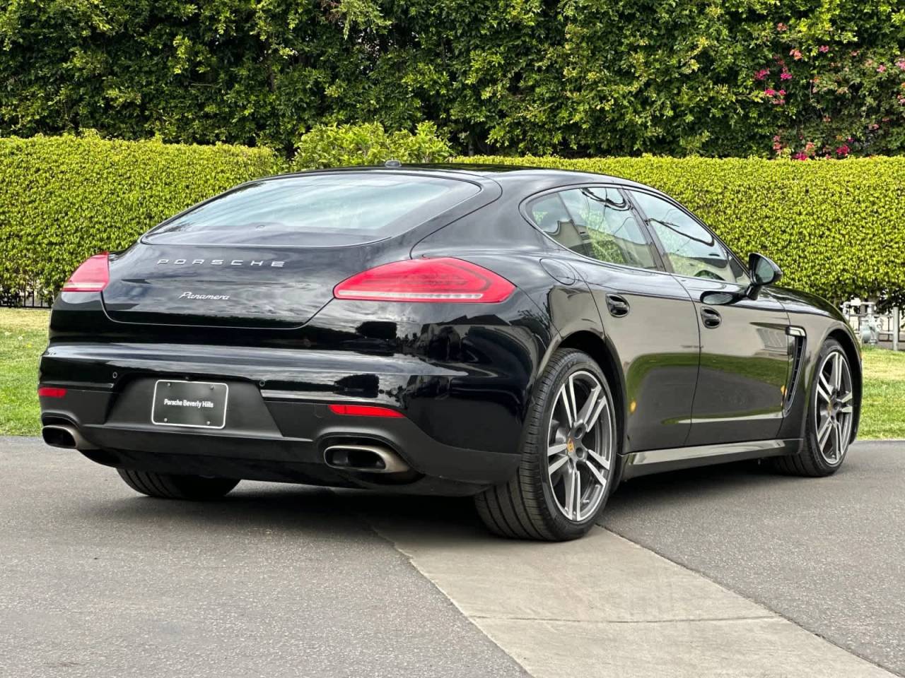 2015 Porsche Panamera 4dr HB