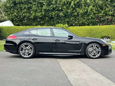 2015 Porsche Panamera 4dr HB