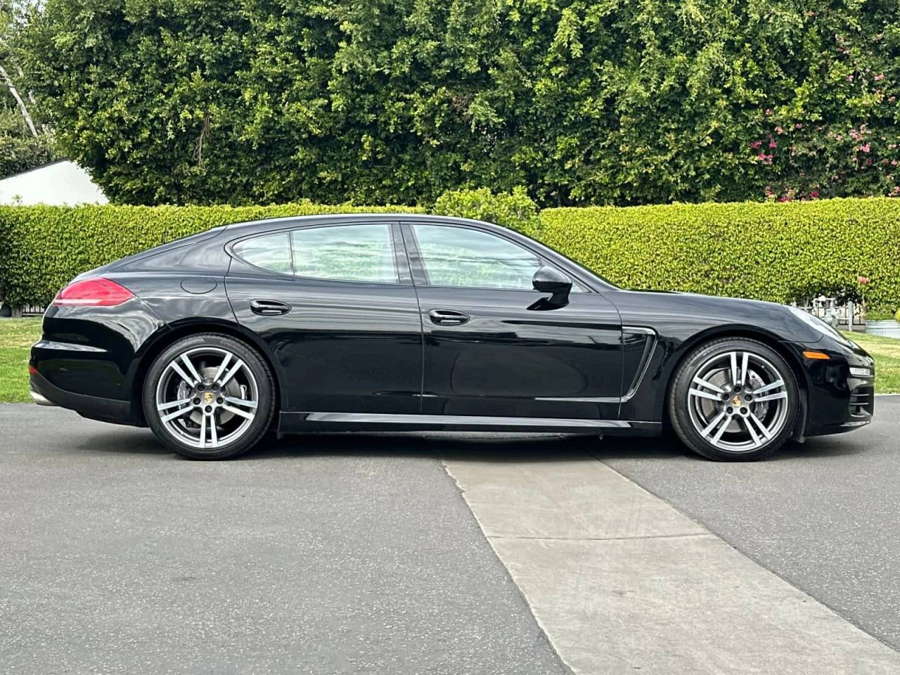 2015 Porsche Panamera 4dr HB