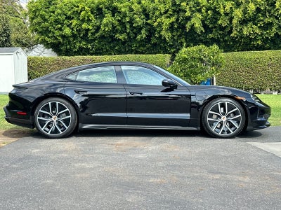 2026 Porsche Taycan Taycan Black Edition