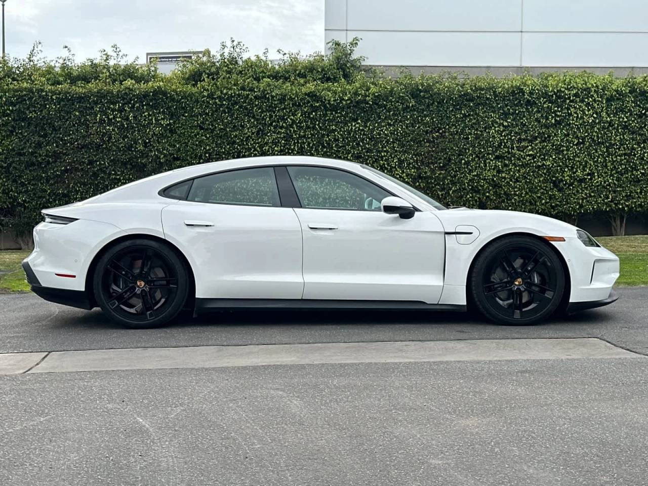 2025 Porsche Taycan RWD