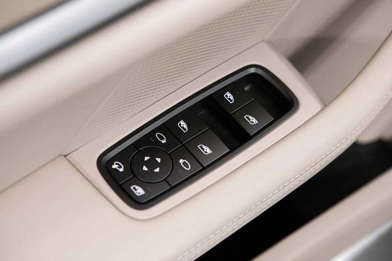 2026 Porsche Taycan 4