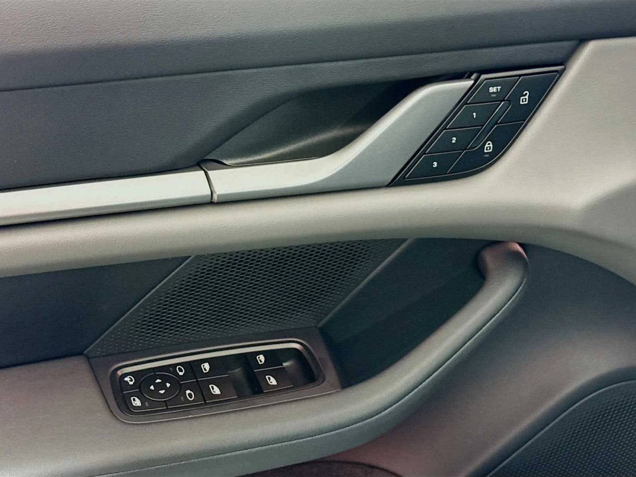 2025 Porsche Taycan 4