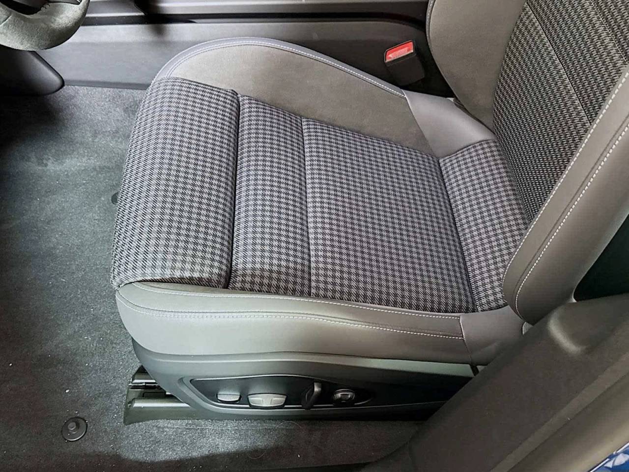 2025 Porsche Taycan 4