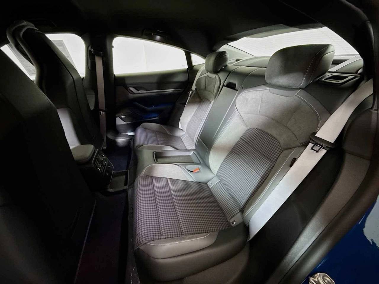 2025 Porsche Taycan 4