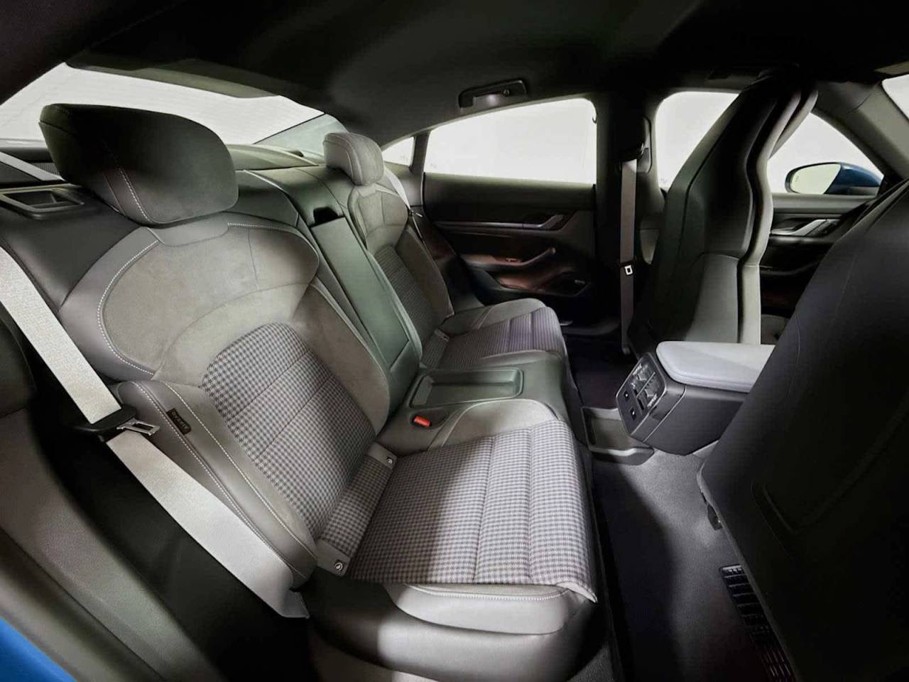 2025 Porsche Taycan 4