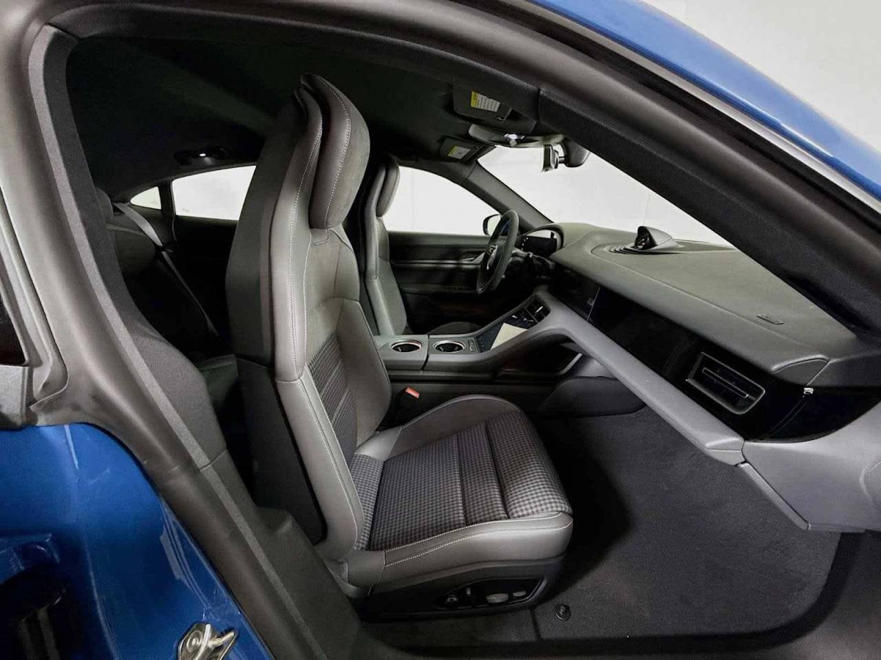 2025 Porsche Taycan 4