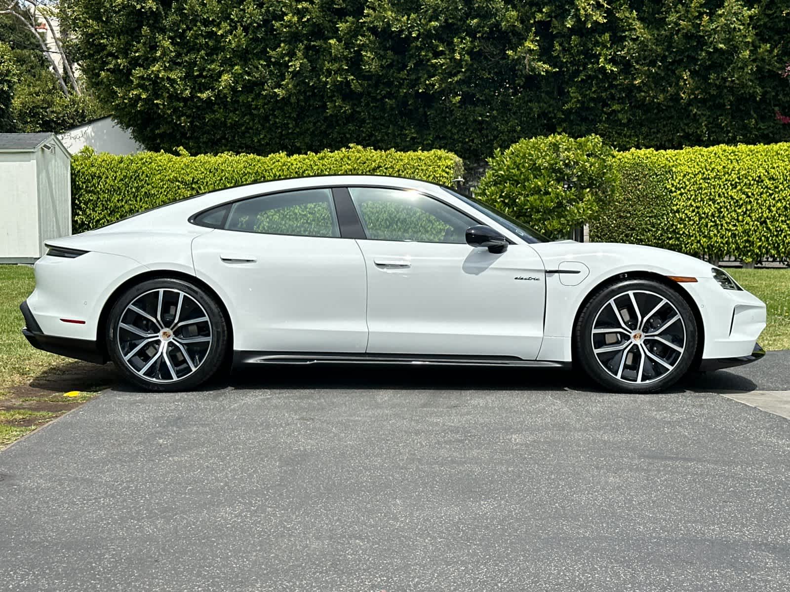 2026 Porsche Taycan 4 Black Edition