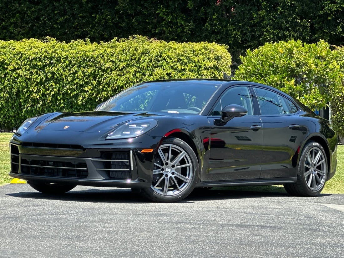 2025 Porsche Panamera 4