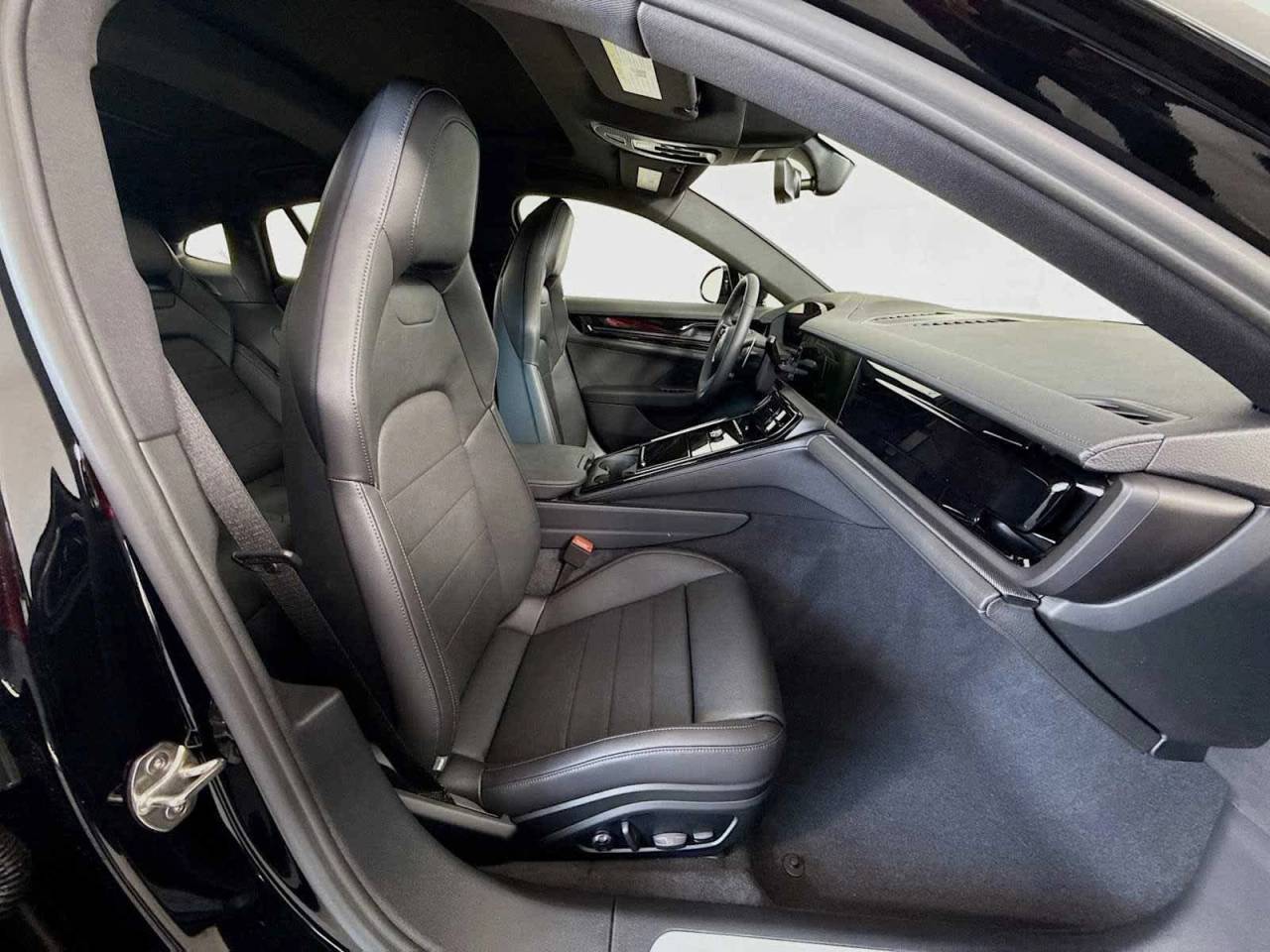 2025 Porsche Panamera 4