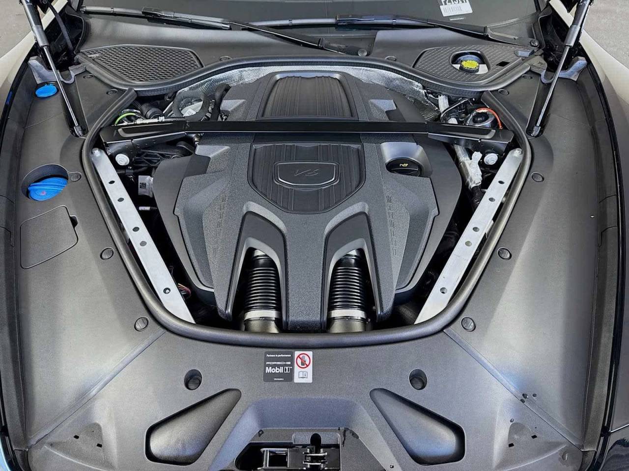 2025 Porsche Panamera 4