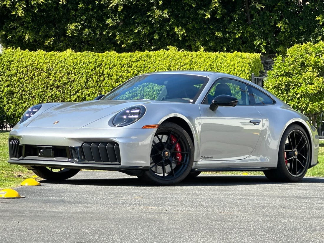2025 Porsche 911 Carrera GTS