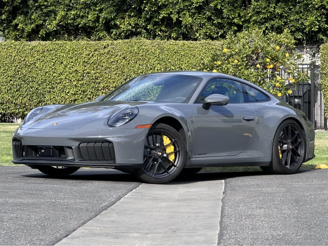 2025 Porsche 911 Carrera GTS