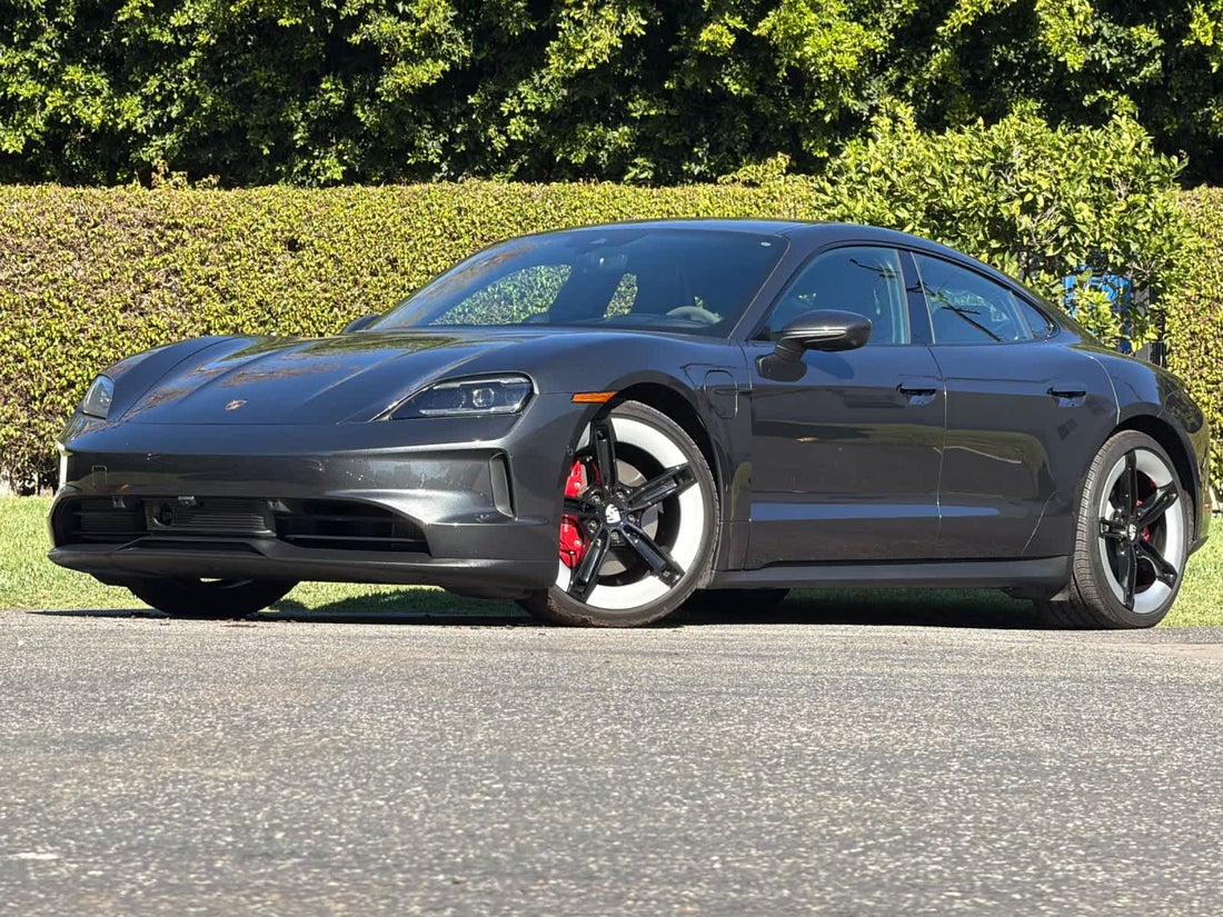 2025 Porsche Taycan 4S — photo 1 of 32