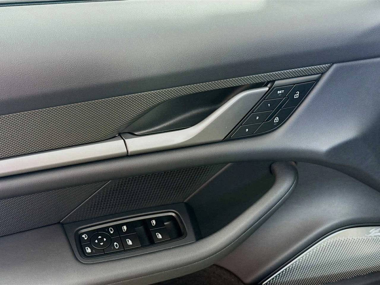 2025 Porsche Taycan Turbo