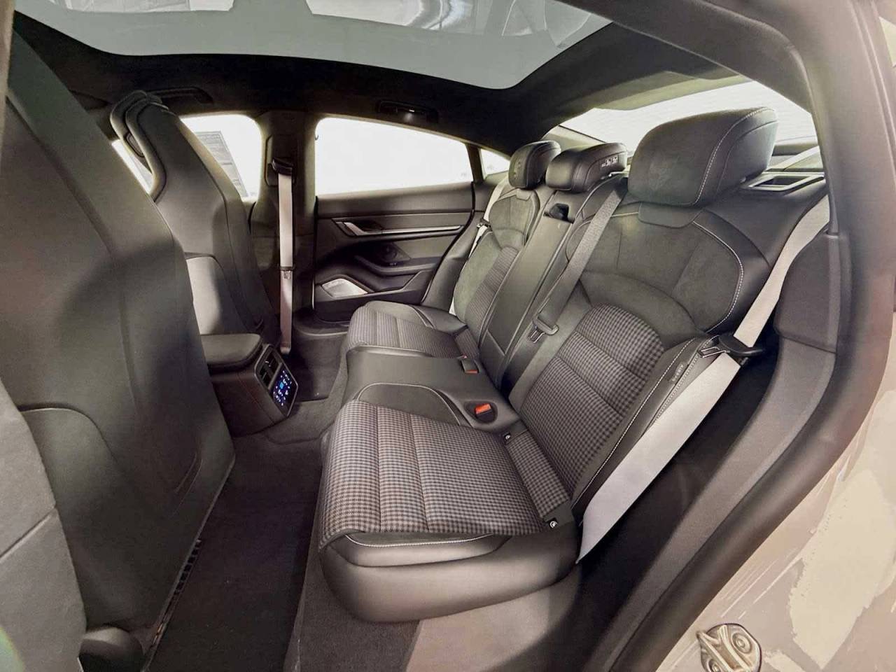 2025 Porsche Taycan Turbo