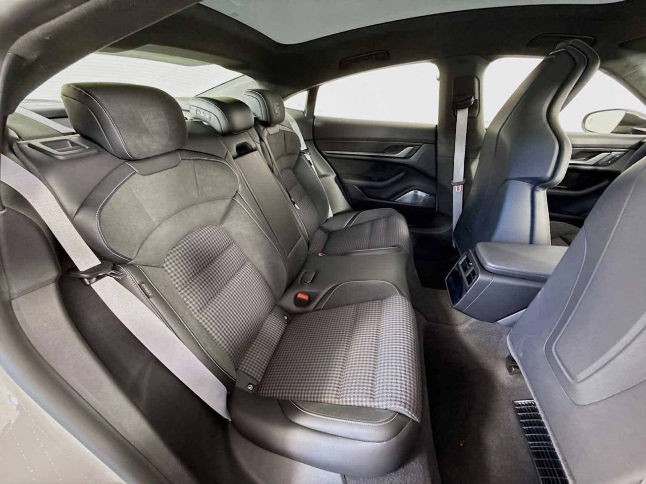 2025 Porsche Taycan Turbo