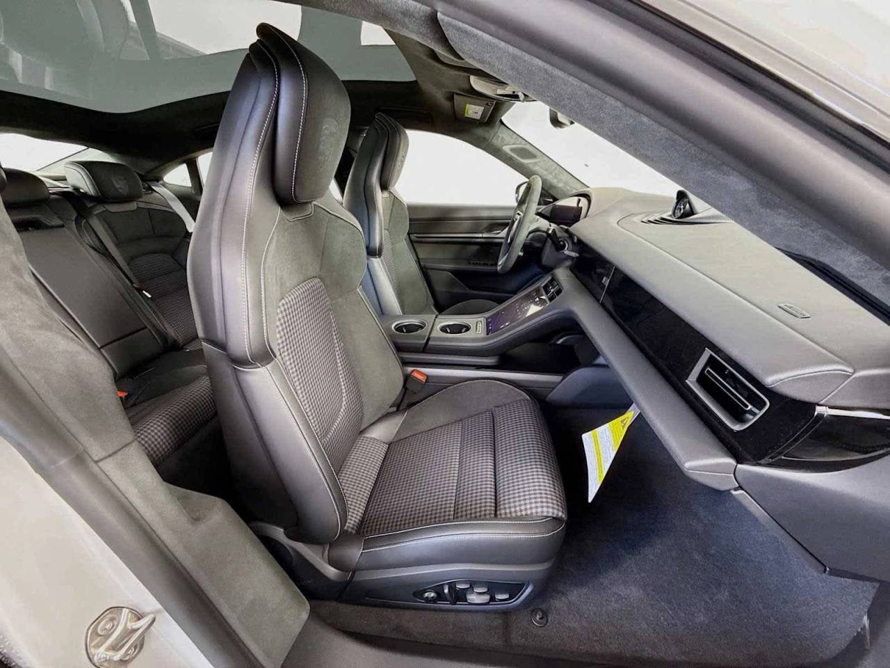 2025 Porsche Taycan Turbo