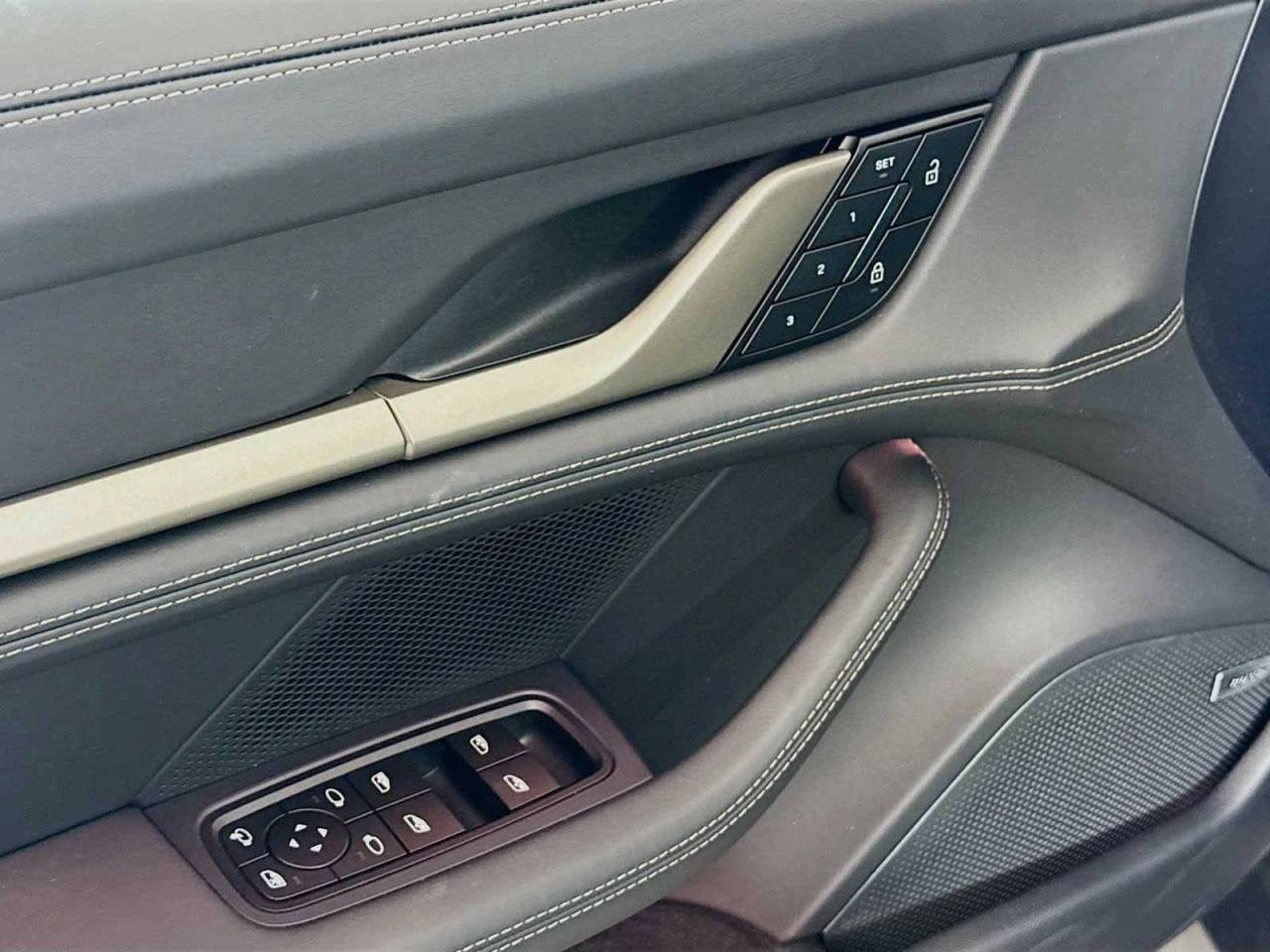 2025 Porsche Taycan Turbo