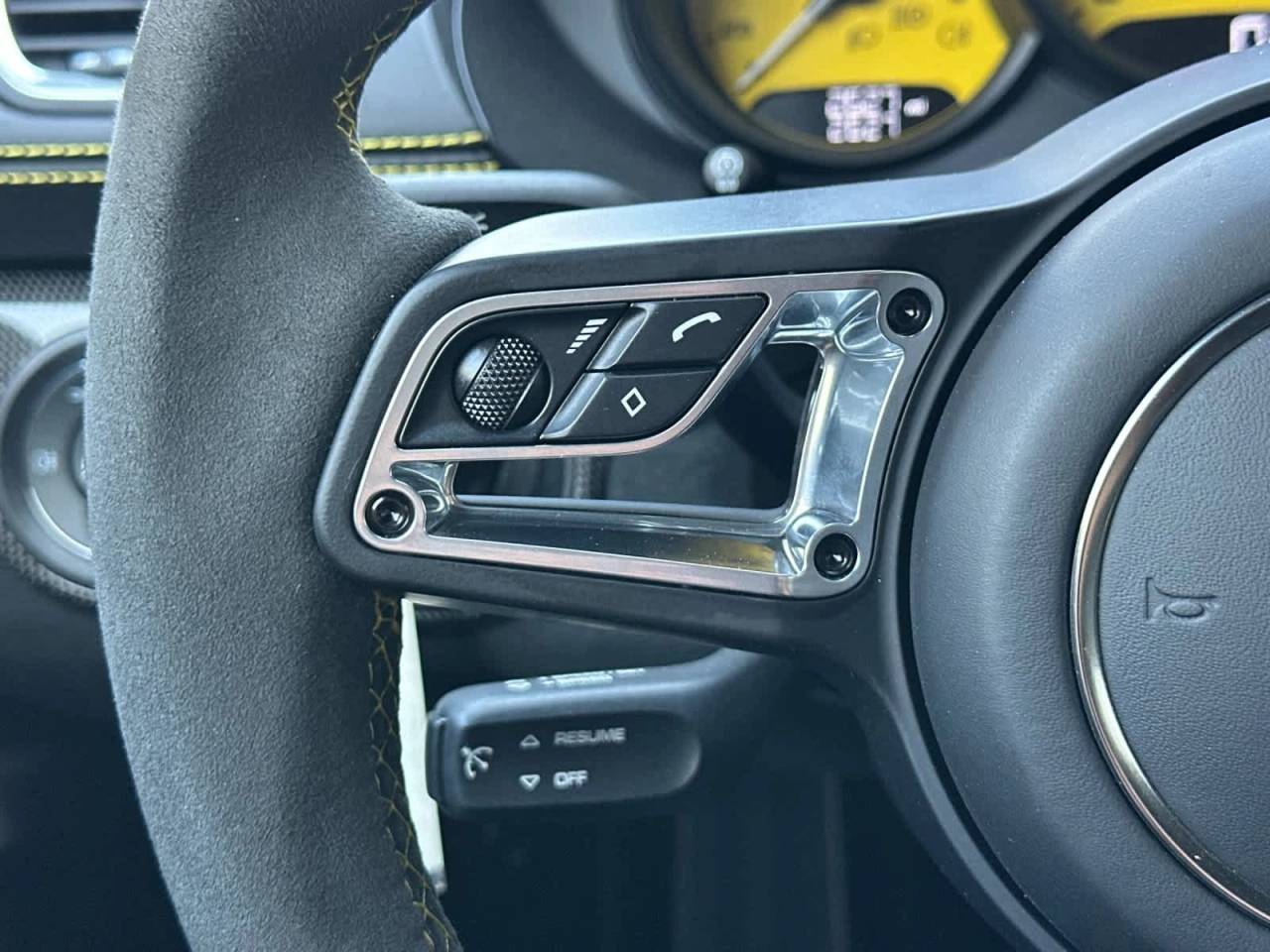 2022 Porsche 718 Spyder Roadster