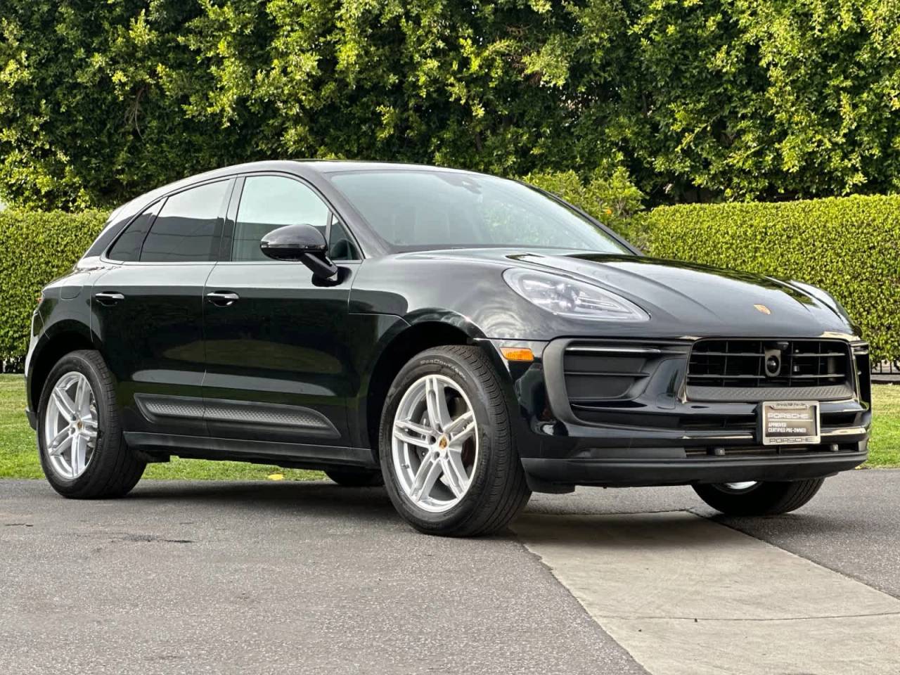 2025 Porsche Macan AWD