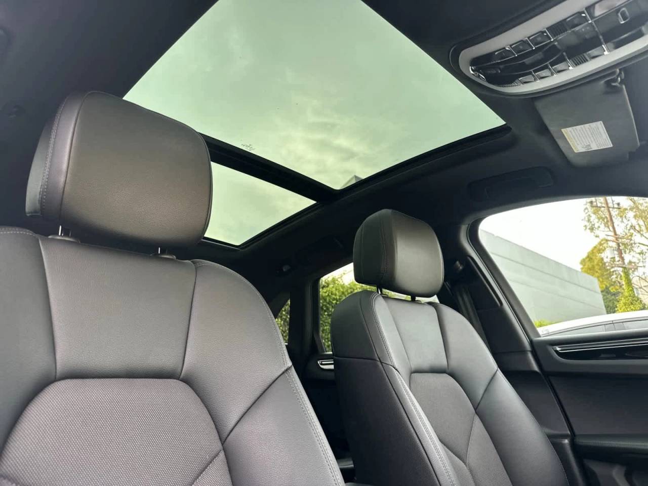 2025 Porsche Macan AWD