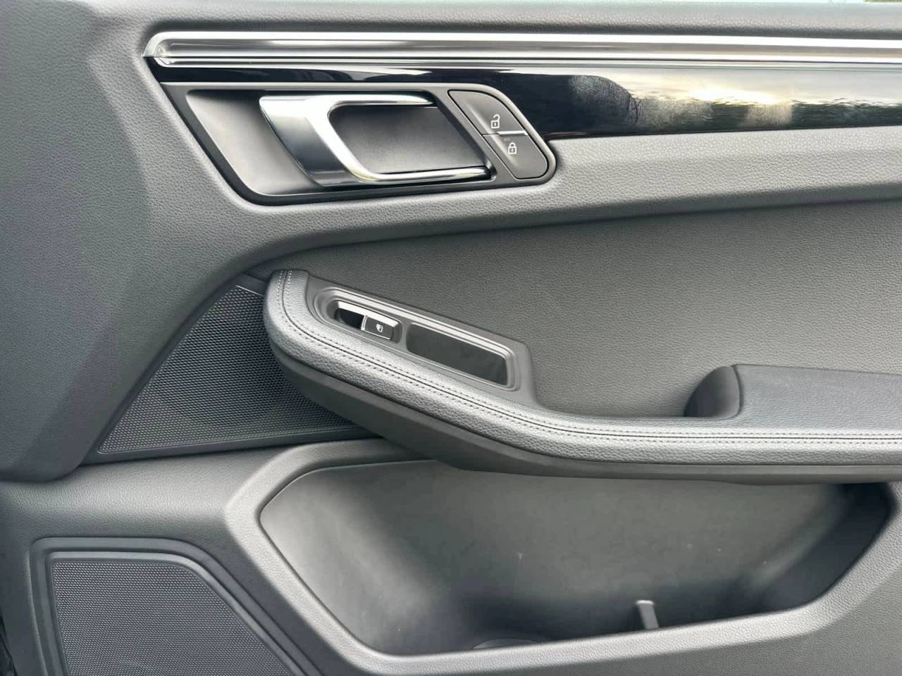 2025 Porsche Macan AWD