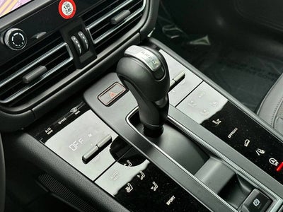 2025 Porsche Macan AWD