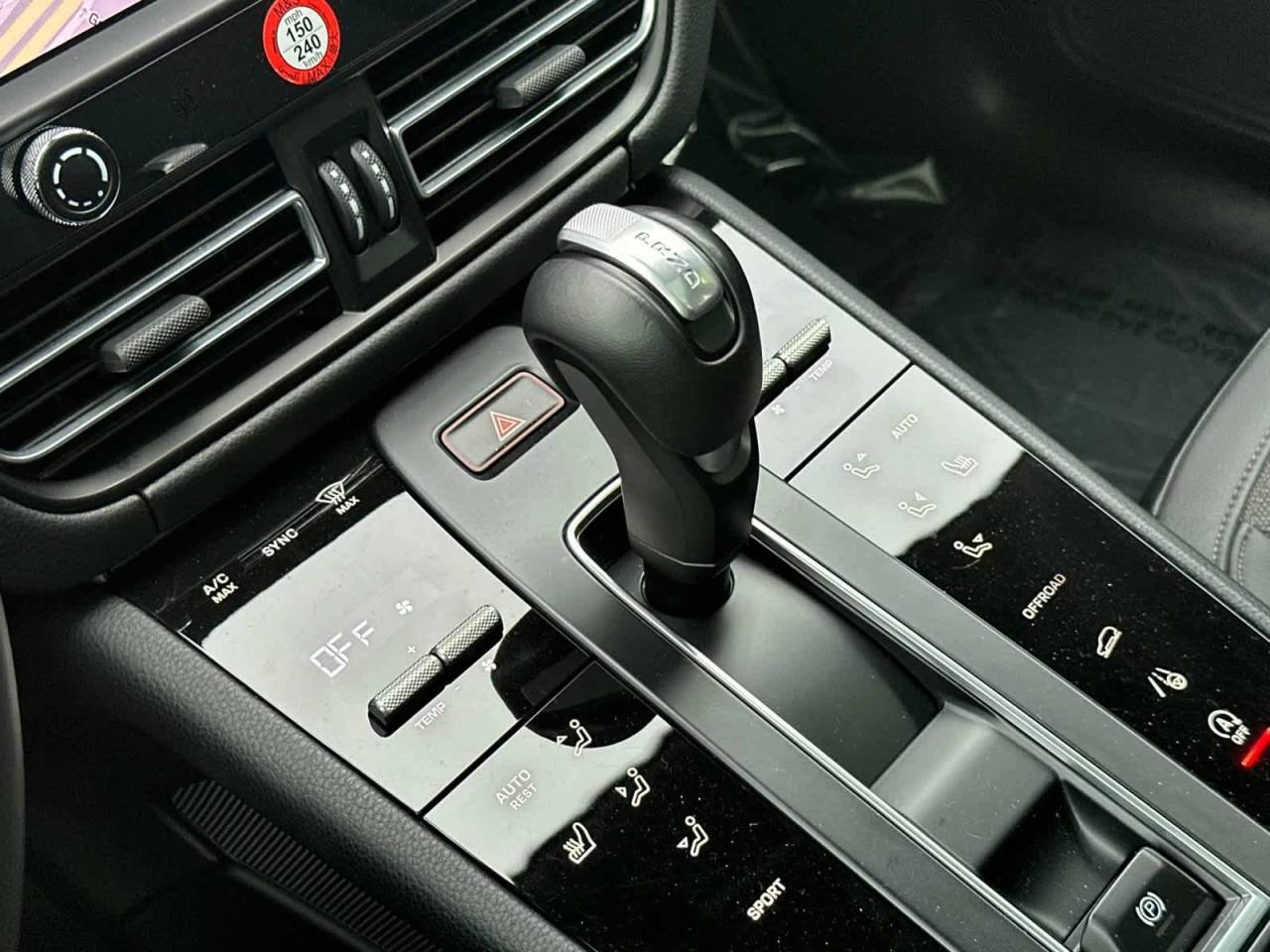 2025 Porsche Macan AWD