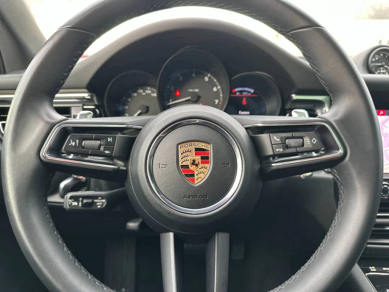 2025 Porsche Macan AWD