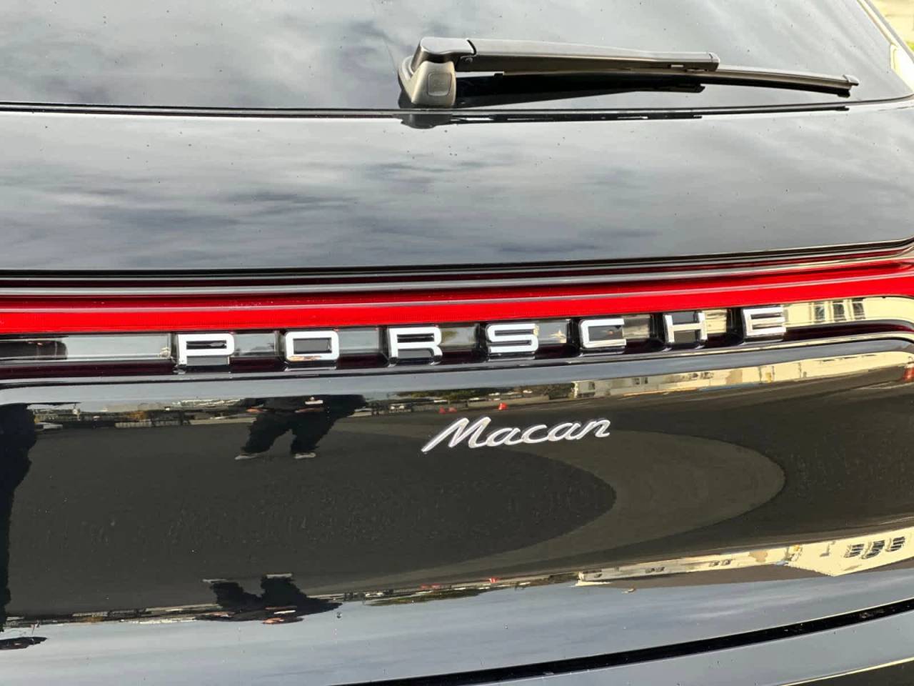 2025 Porsche Macan AWD