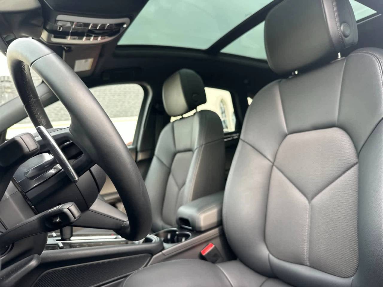 2025 Porsche Macan AWD