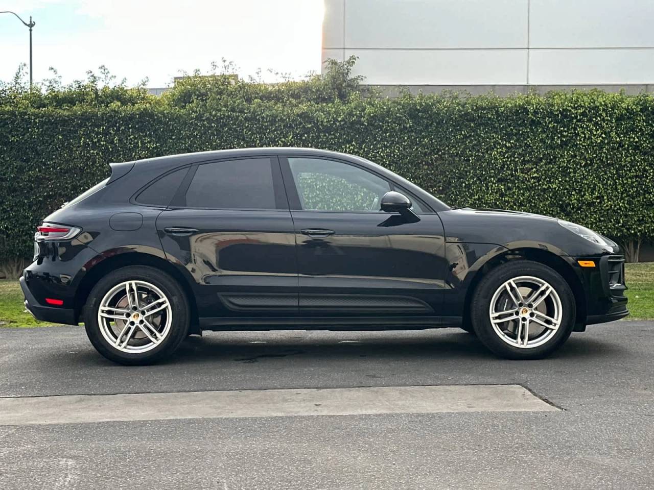 2025 Porsche Macan AWD