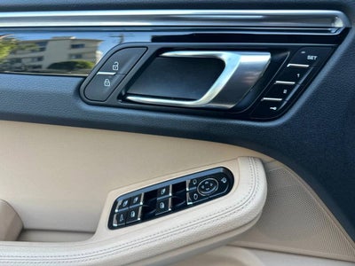 2025 Porsche Macan AWD