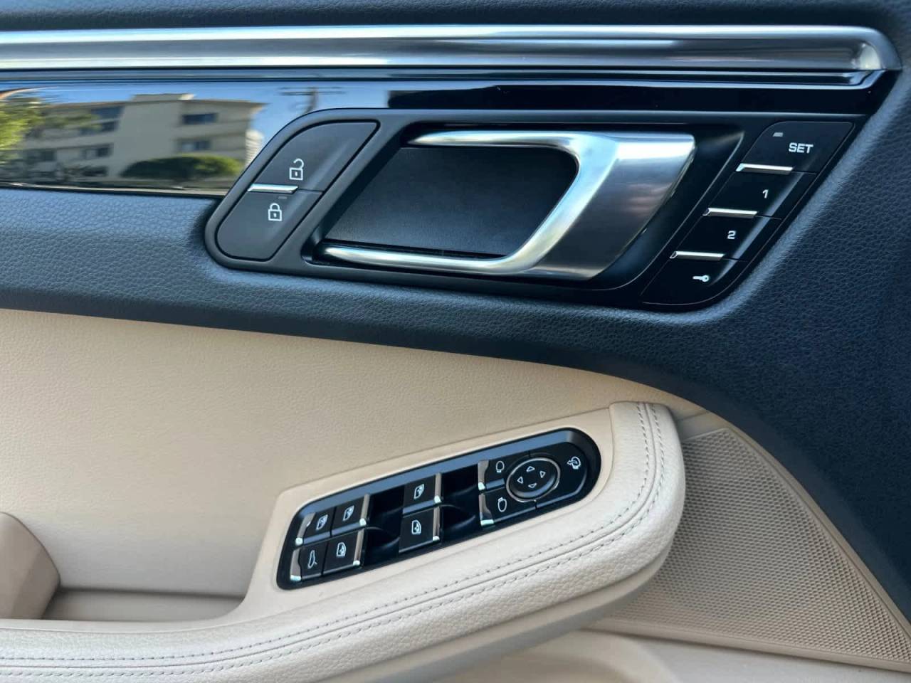 2025 Porsche Macan AWD