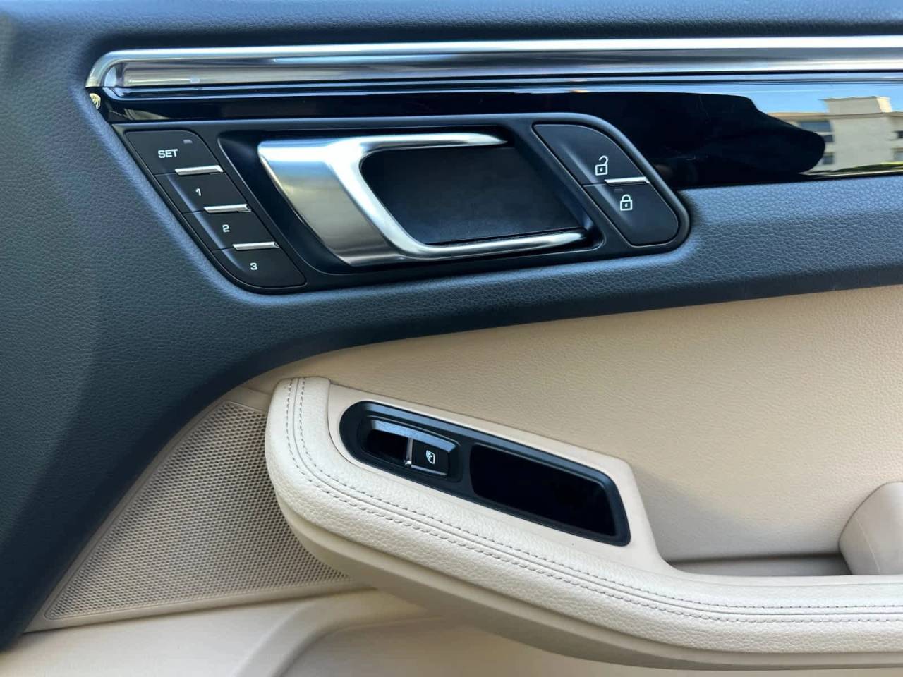 2025 Porsche Macan AWD