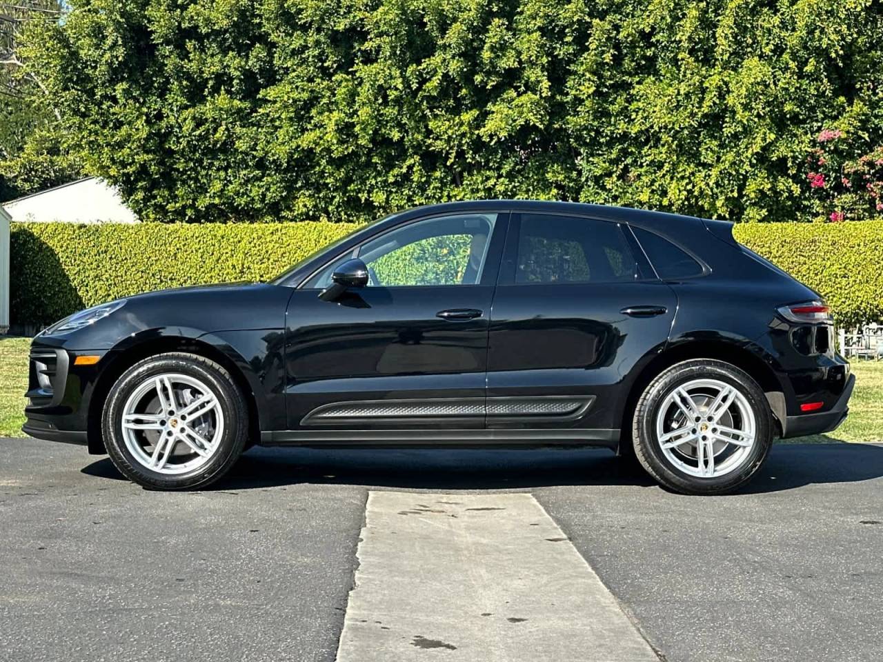 2025 Porsche Macan AWD