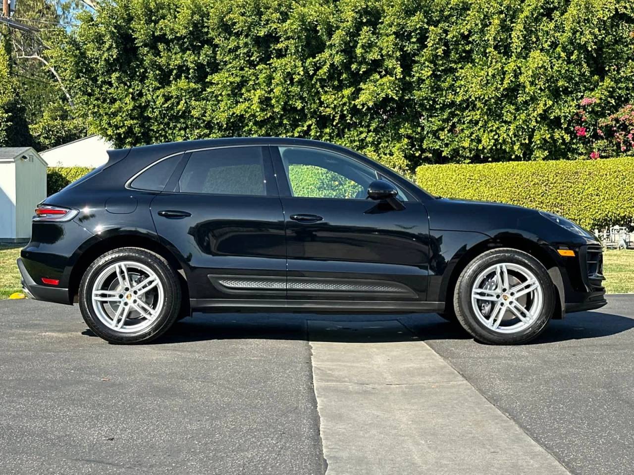 2025 Porsche Macan AWD