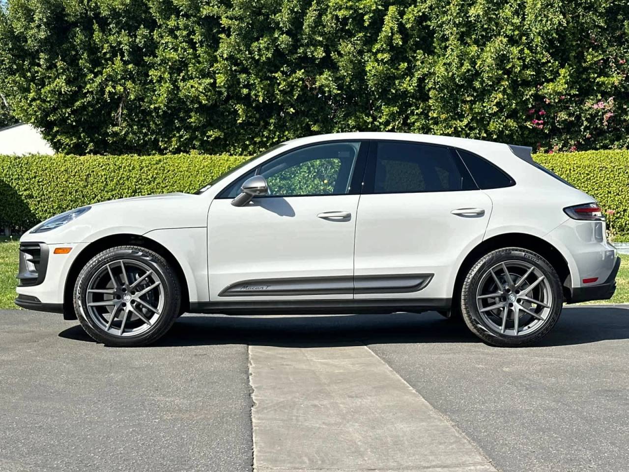 2025 Porsche Macan T