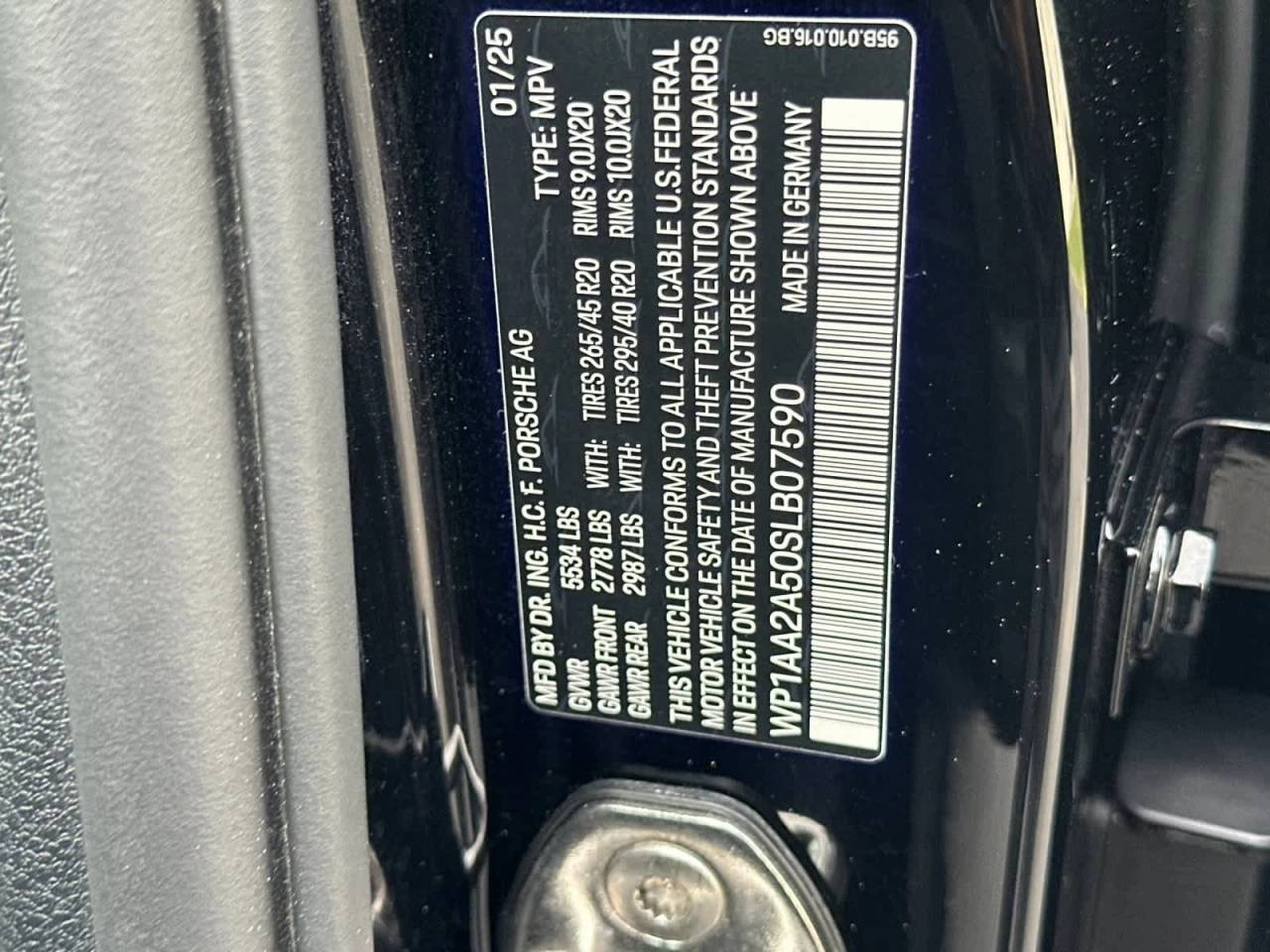 2025 Porsche Macan Base