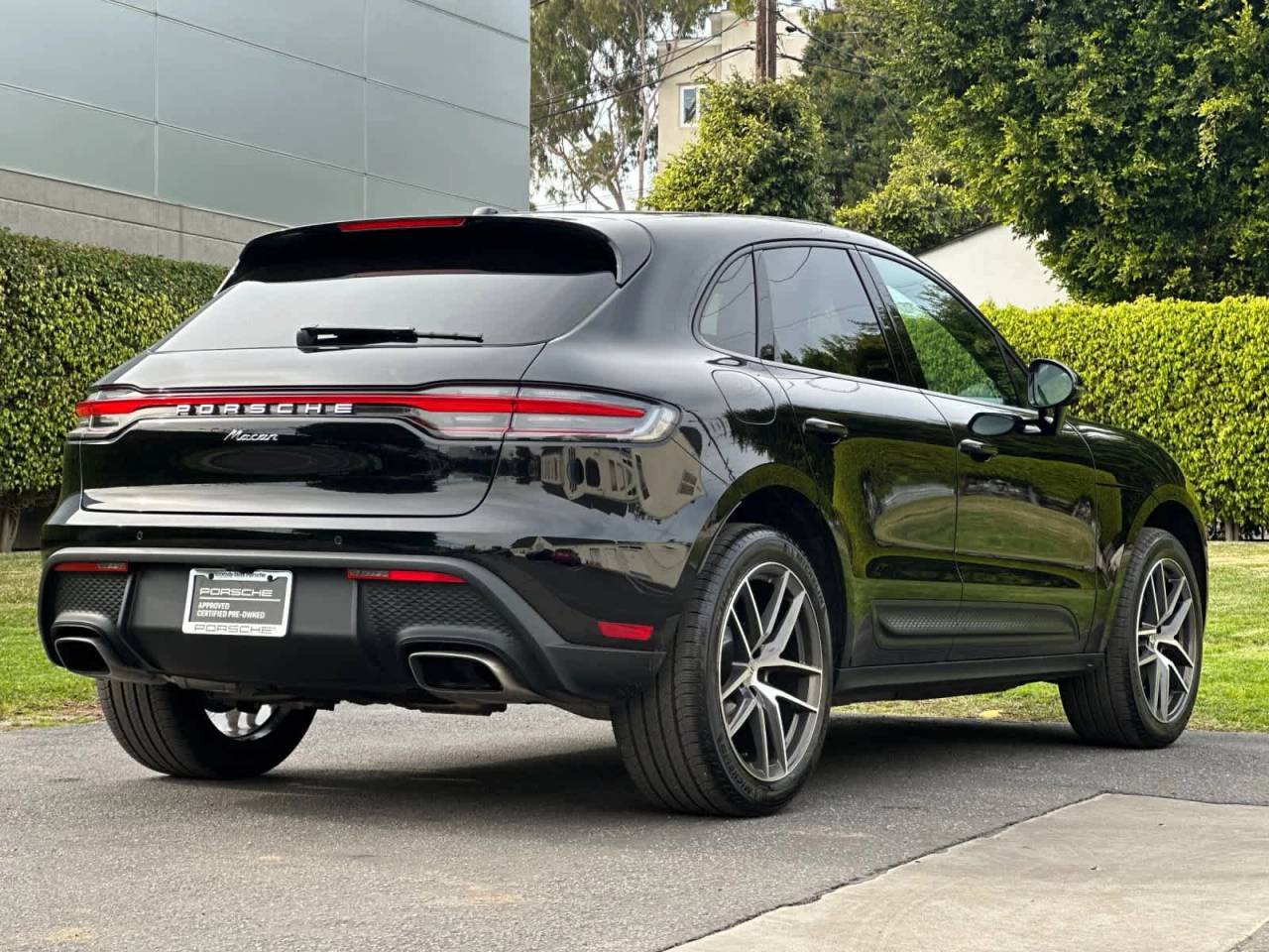 2025 Porsche Macan Base